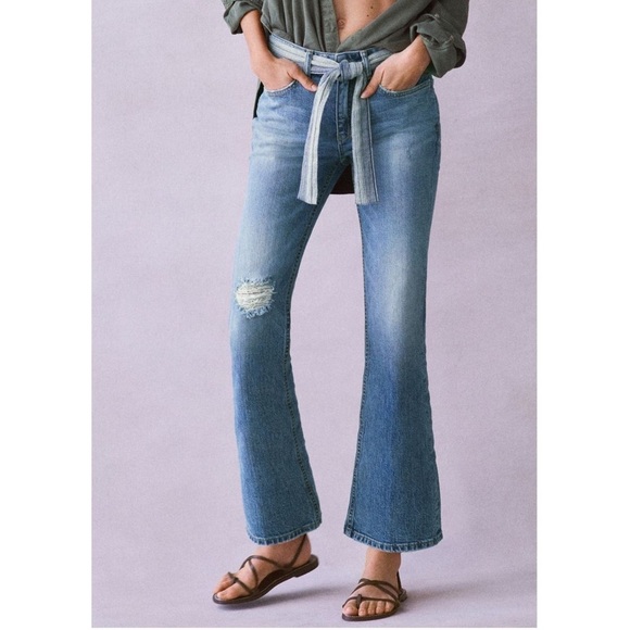 𝅺ANTHROPOLOGIE Pilcro the yaya kick flare Jean New NWT Medium Blue Denim Anthro - Picture 3 of 6